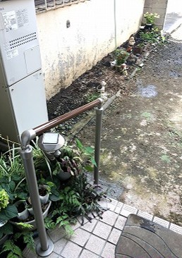 玄関外手すり取付工事 施工後